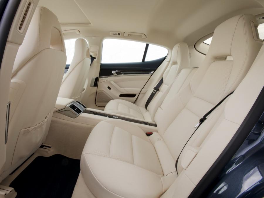  Porsche Panamera 4S 2009 года  (UK) (фото 8 из 17)